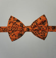 Pumpkin Vines & Skull Berry Bowtie